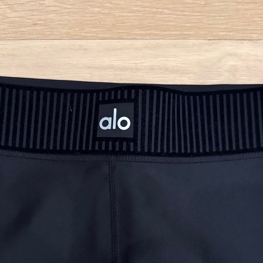 ALO Airlift High-Waist 7/8 Line Up Legging, Size S - Picture 6 of 8